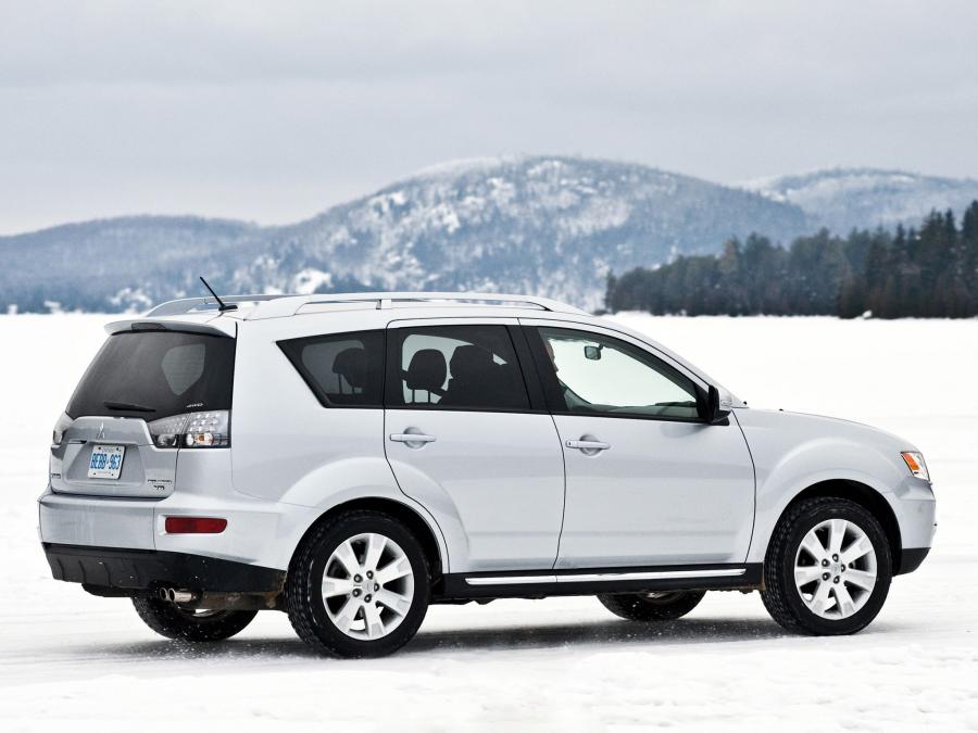  Mitsubishi Outlander 2009 года  (US) (фото 15 из 41)